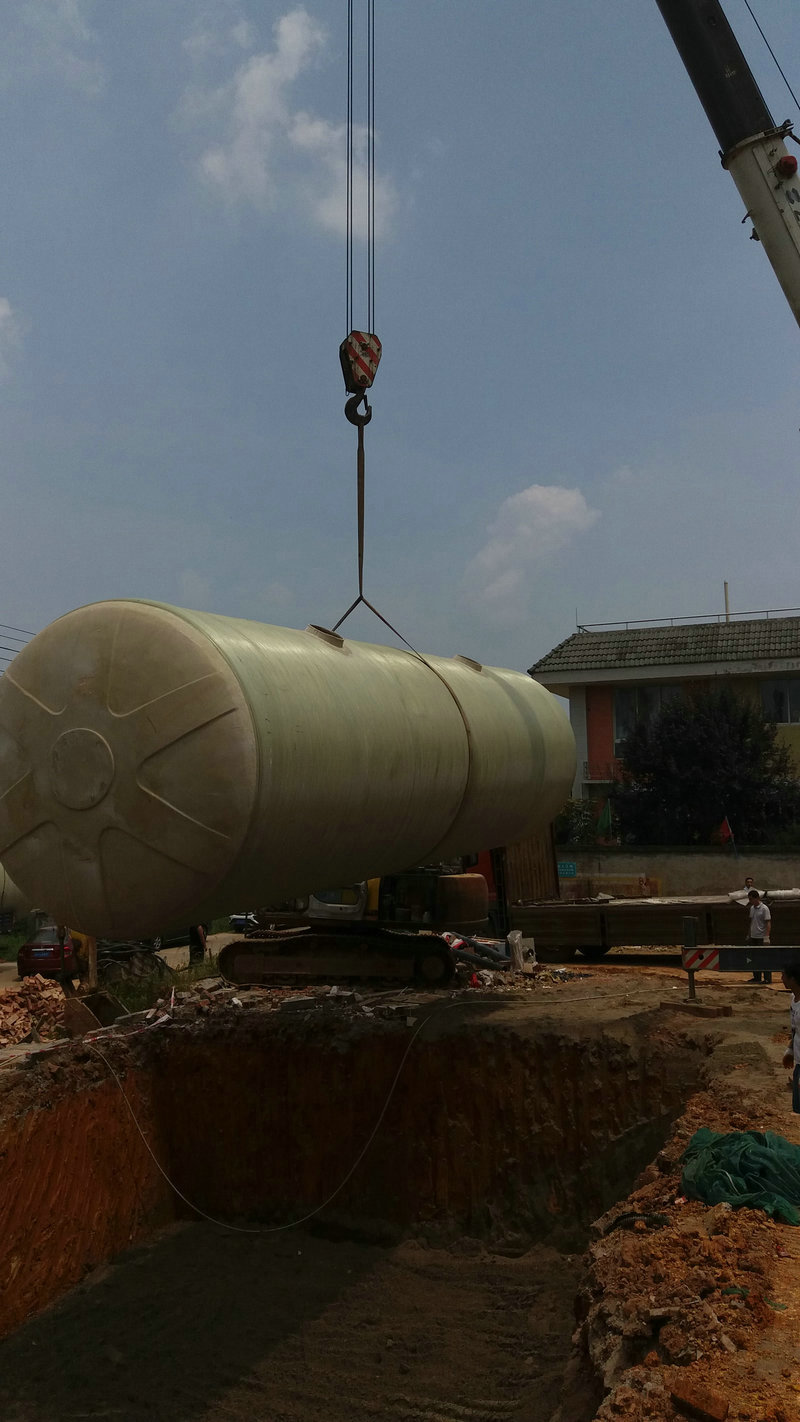 化粪池安装现场.jpg