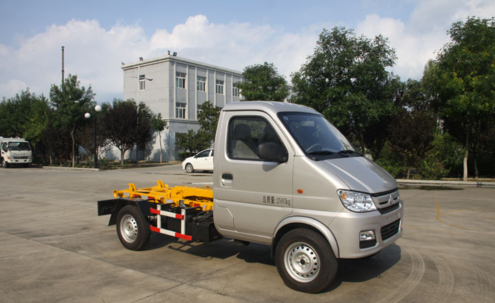 小型勾臂车