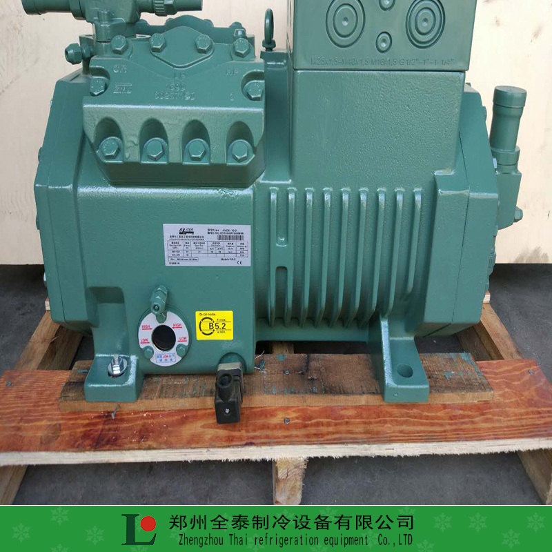 中四缸活塞压缩机p.jpg