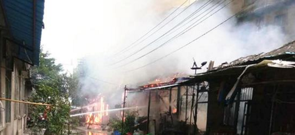 火场救人自家被烧光 有灭火器却不会使用（附灭火器使用方法）