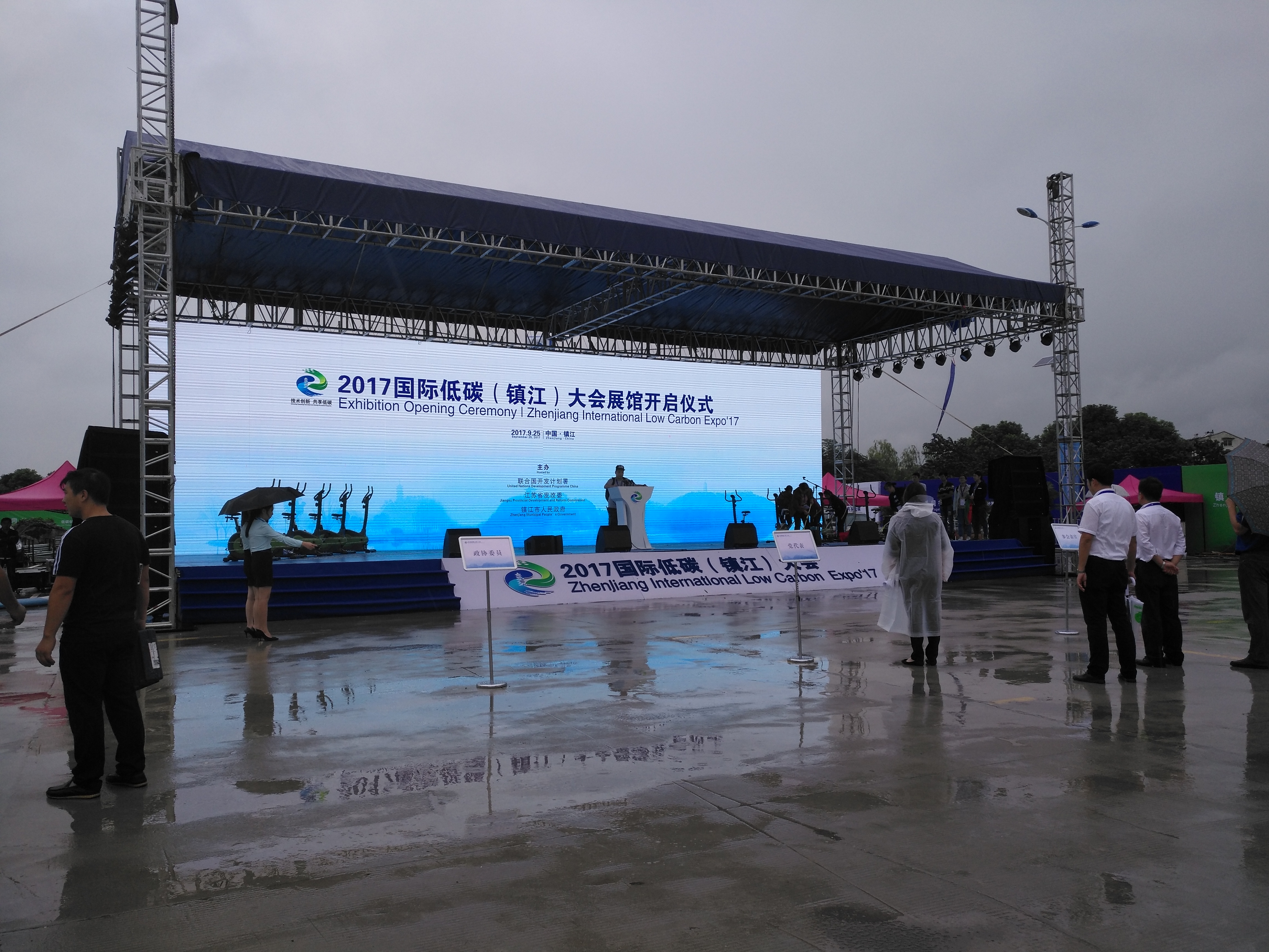杭州展台搭建,杭州展会搭建,杭州展览会装修,杭州展会特装搭建,杭州标摊搭建,杭州绗架喷绘搭建,杭州舞台搭建,杭州专卖店装修 (3).jpg