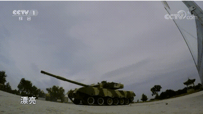 李东驾驶96A型坦克漂移精准入库 270度漂移