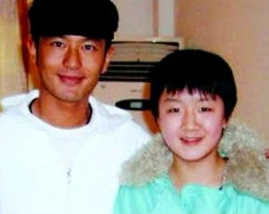 国乒又多一“大魔王”，黄晓明表妹陈梦登顶世界第一.jpg