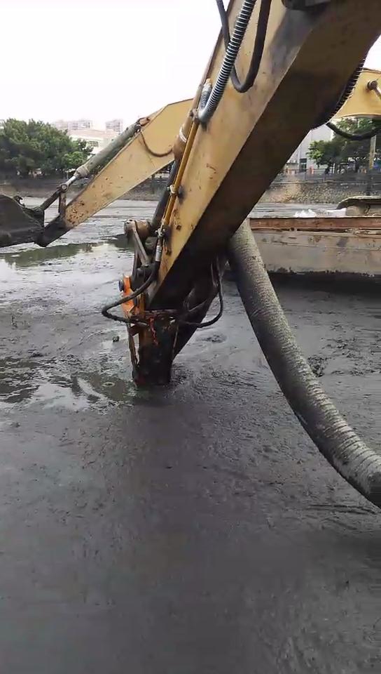 挖机泥浆泵在高浓度油泥池泵取油泥