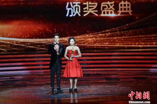 孙杨独揽两大奖 训练变黑效果大