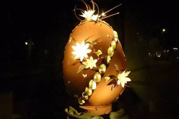 金色斑点巧克力蛋(Golden Speckled Egg)