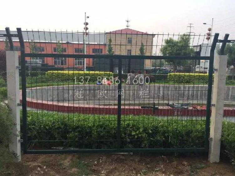 高速铁路桥防护栅栏 (7) (Copy).jpeg