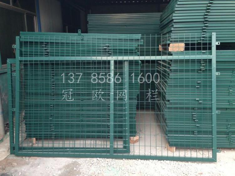 铁路线路护栏网 (Copy).jpg