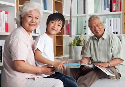 老人们要怎么跟上潮流，让孩子黏上你