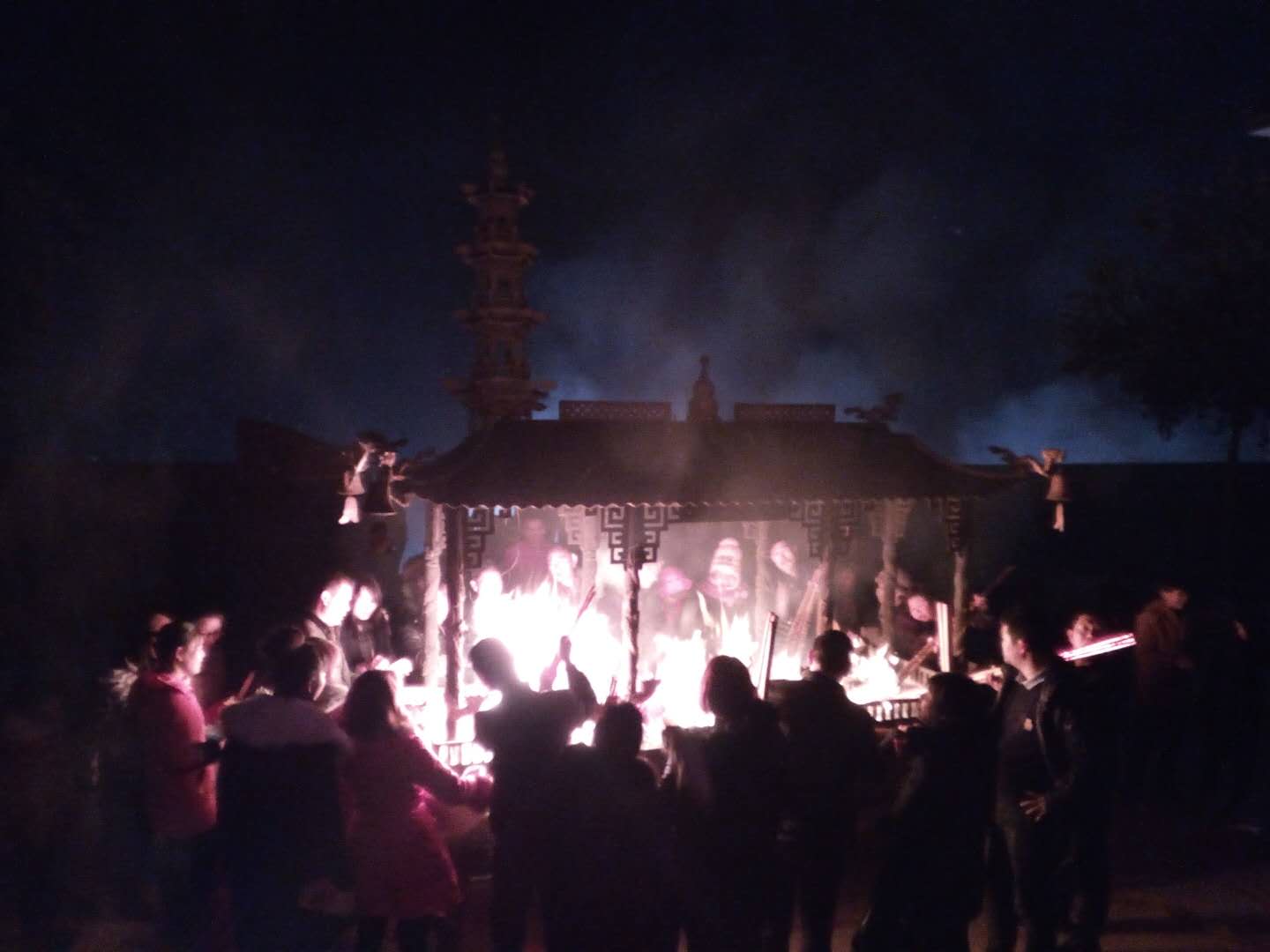 2018年除夕夜与春节寺院信士络绎不绝的景象|寺院动态-重阳寺