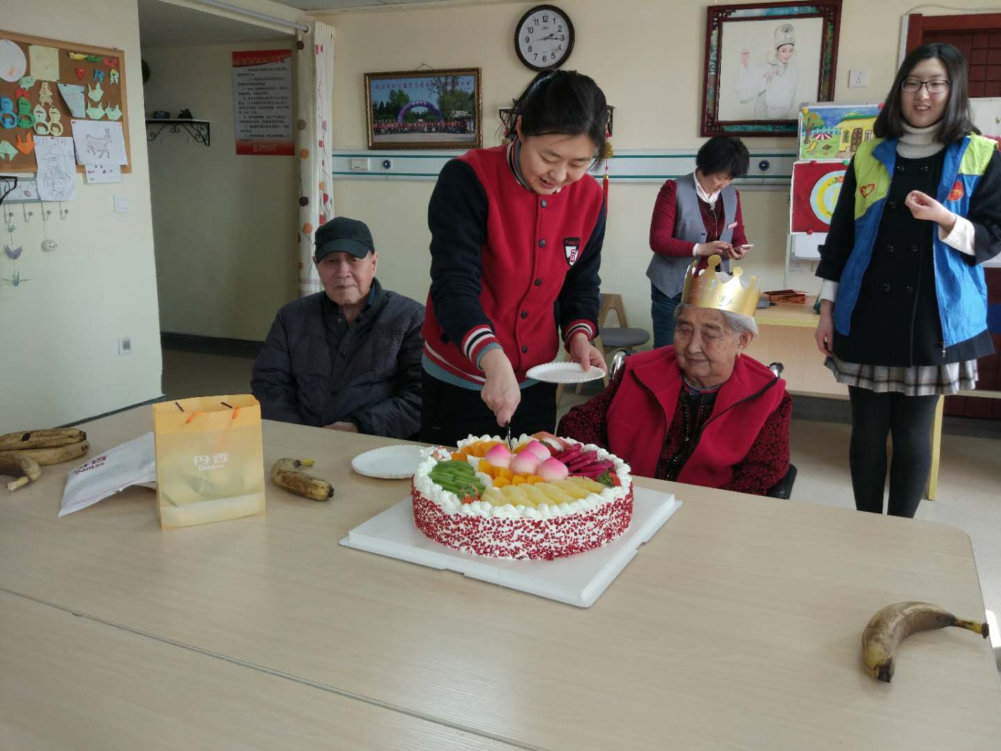【福山动态】陪福山老年公寓的老人一起过生日！|新闻动态-青岛市市北区福山老年公寓