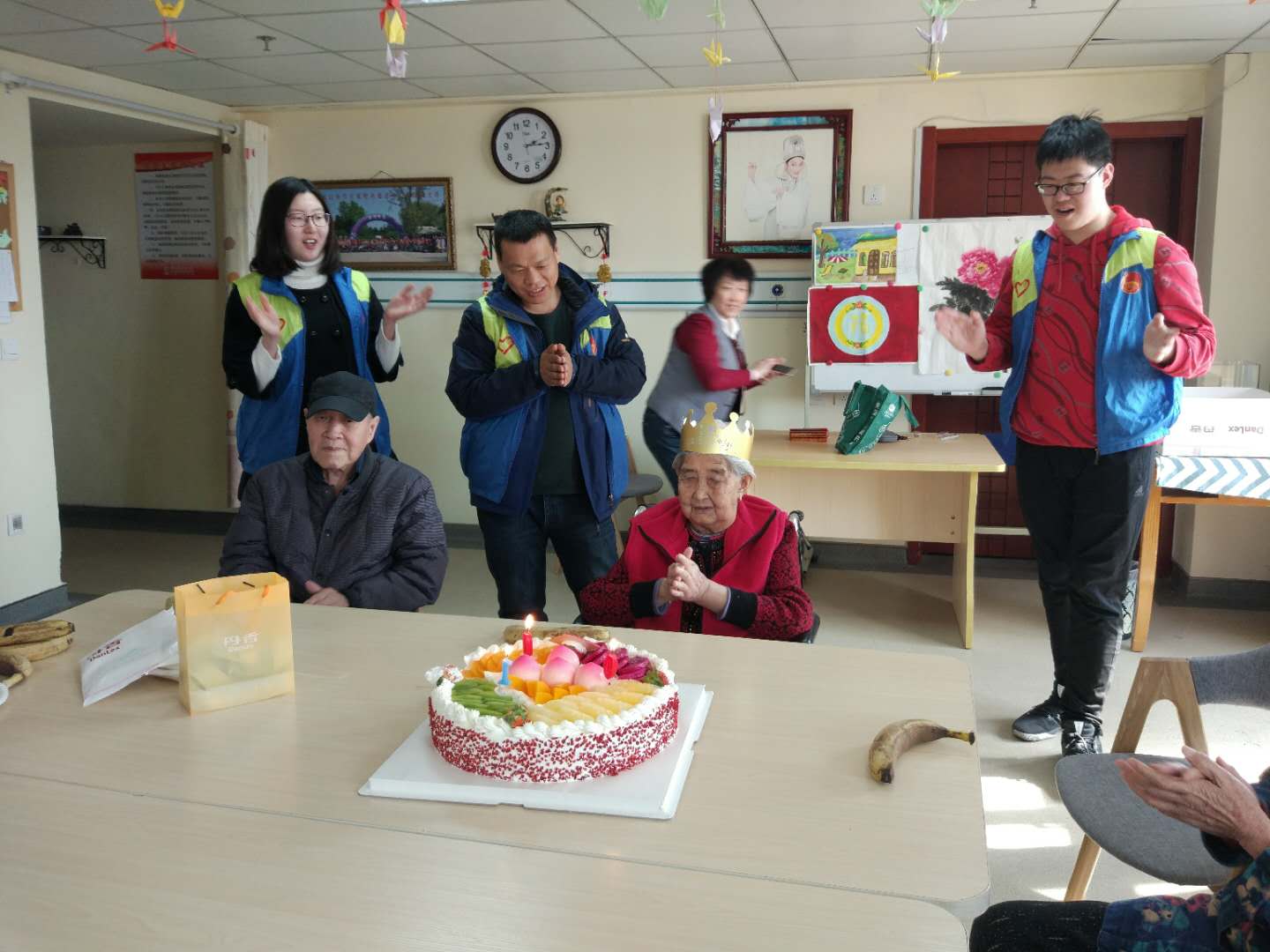 【福山动态】陪福山老年公寓的老人一起过生日！|新闻动态-青岛市市北区福山老年公寓
