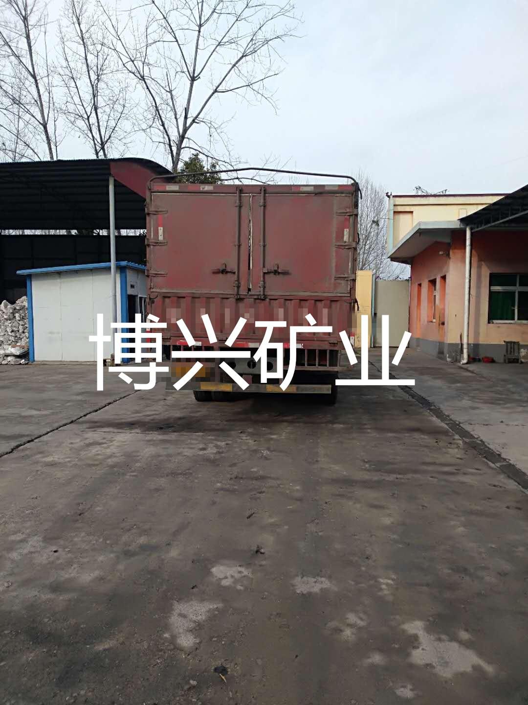 喜訊：2018年3月7日下午，湖北某公司采購的12噸鱗片石墨裝車完畢，整裝待發！