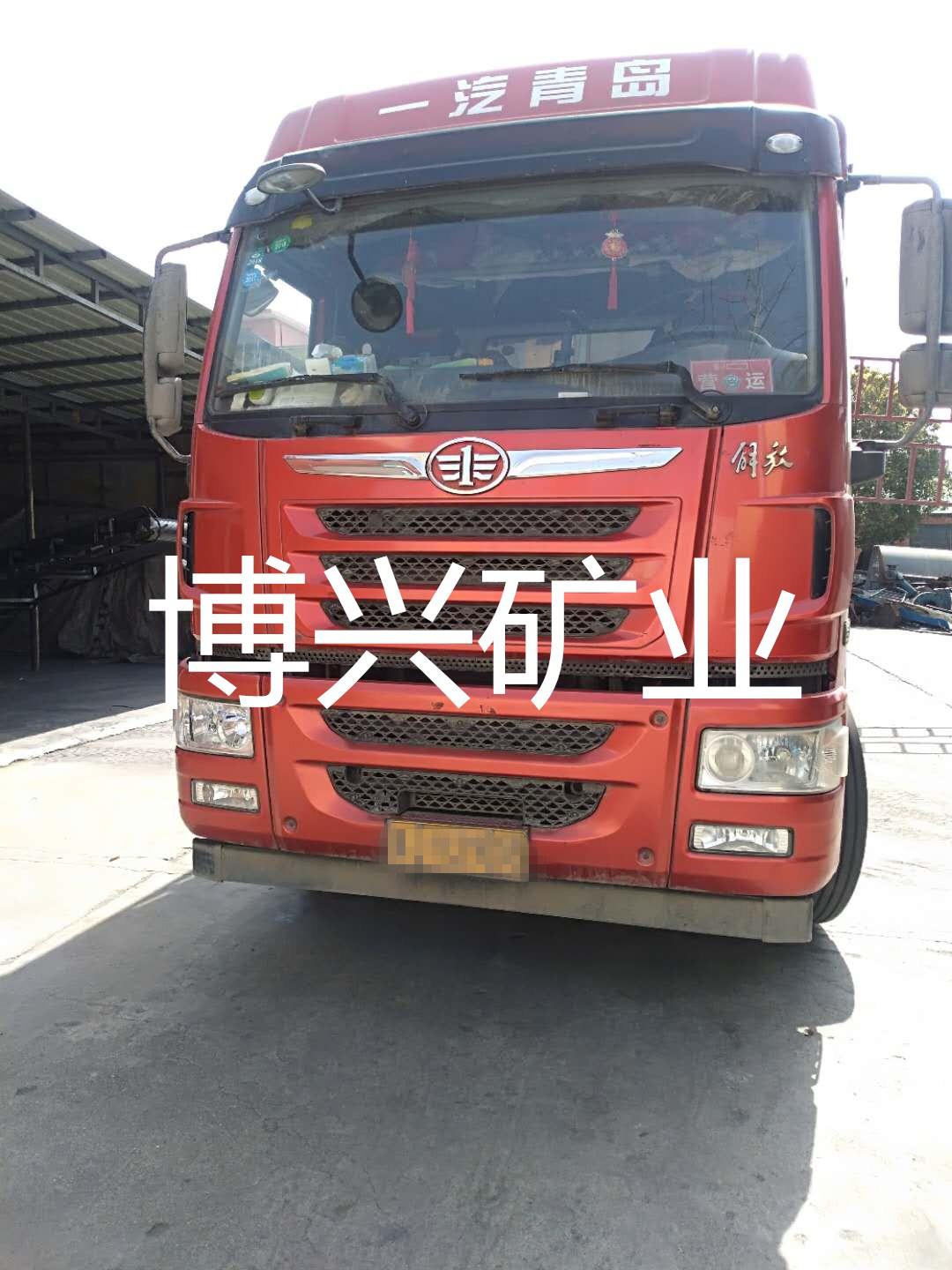 喜訊：2018年3月26日上午，發往廣州老客戶的20噸石墨增碳劑正在裝車