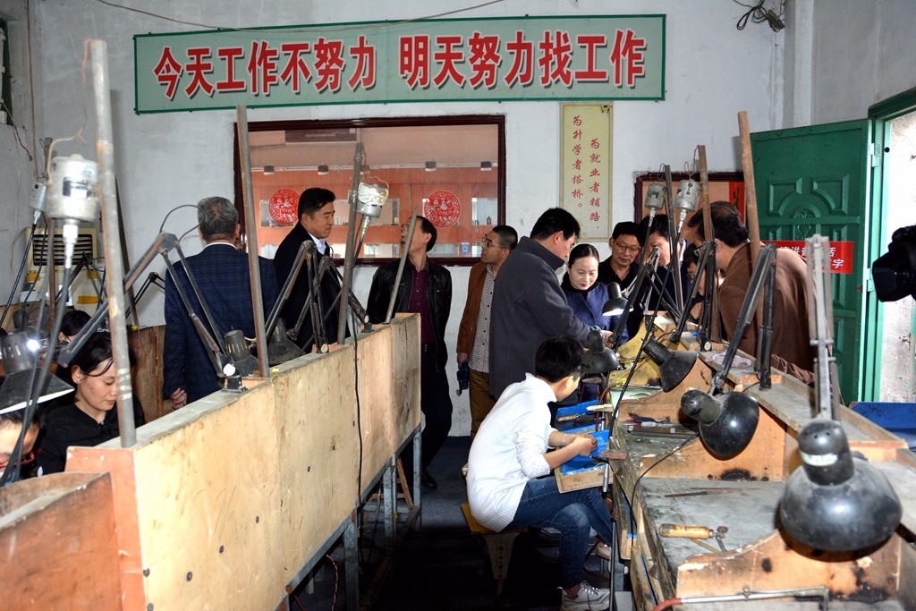九三学社省委主委张亚忠一行莅临我校调研工作|校园新闻-镇平县工艺美术中等职业学校