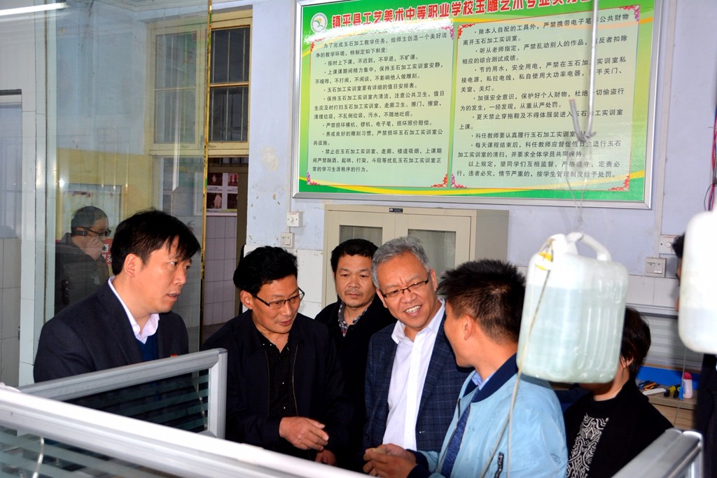 九三学社省委主委张亚忠一行莅临我校调研工作|校园新闻-镇平县工艺美术中等职业学校
