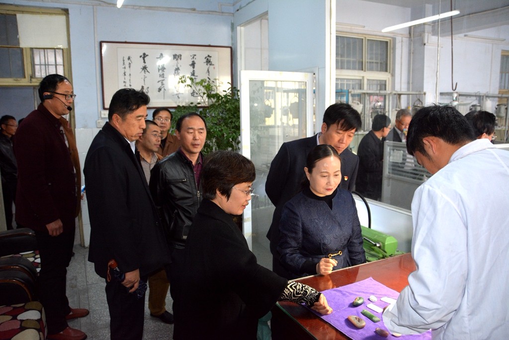 九三学社省委主委张亚忠一行莅临我校调研工作|校园新闻-镇平县工艺美术中等职业学校