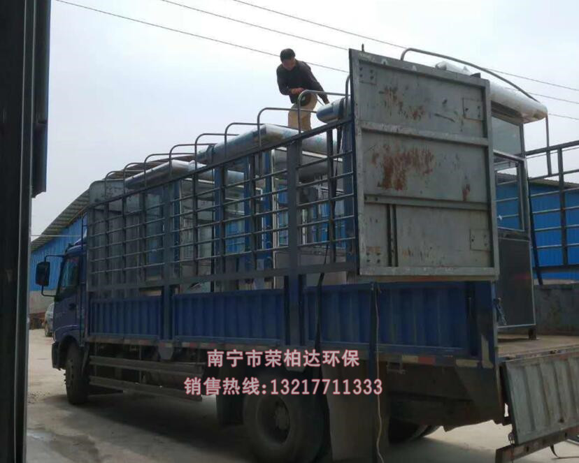 梧州苏总订购的不锈钢岗亭出货-南宁市荣柏达环保设备有限公司