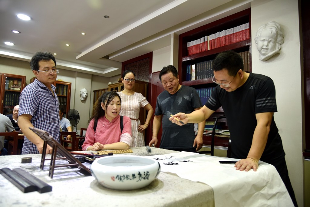 （转载）河南镇平工艺美校玉雕教师来苏学习考察|校园新闻-镇平县工艺美术中等职业学校