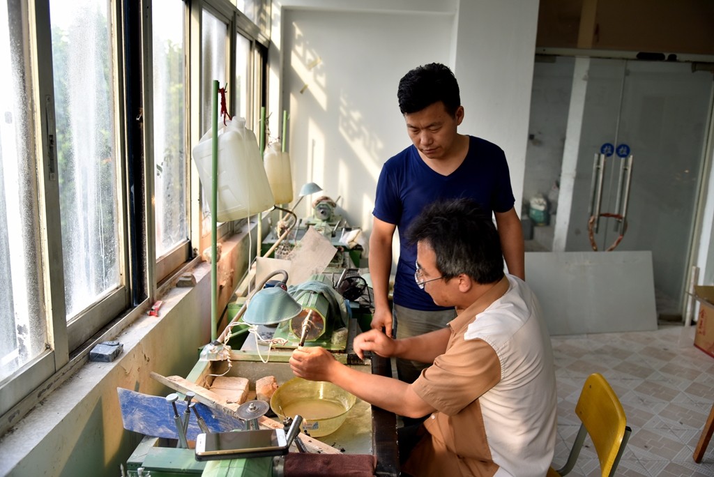 （转载）河南镇平工艺美校玉雕教师来苏学习考察|校园新闻-镇平县工艺美术中等职业学校
