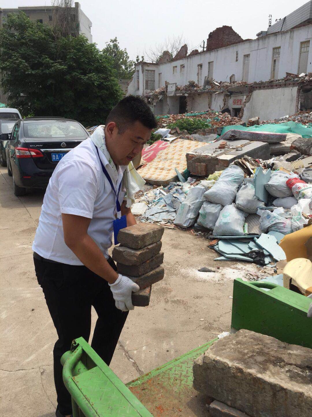 {meta_alt} {meta_alt}