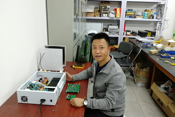 3李红利博士，毕业与天津大学控制工程专业，负责生产工艺设计.jpg