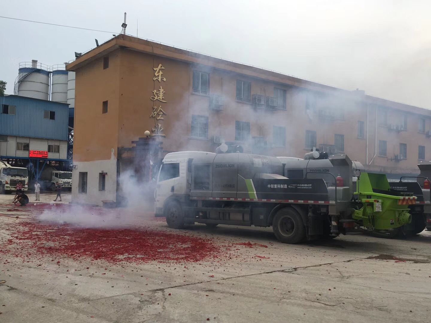 鸿志旗下东建砼业新添两台全新中联地泵|公司资讯-广西鸿志新材料有限公司