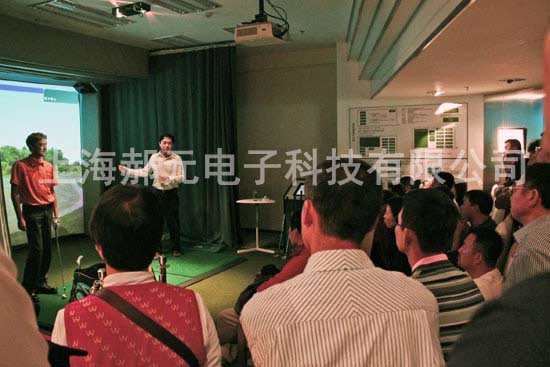 30大连公司室内高尔夫.jpg