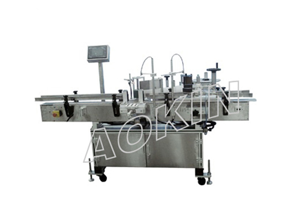 食用油瓶专用贴标机.jpg 食用油瓶专用贴标机.jpg