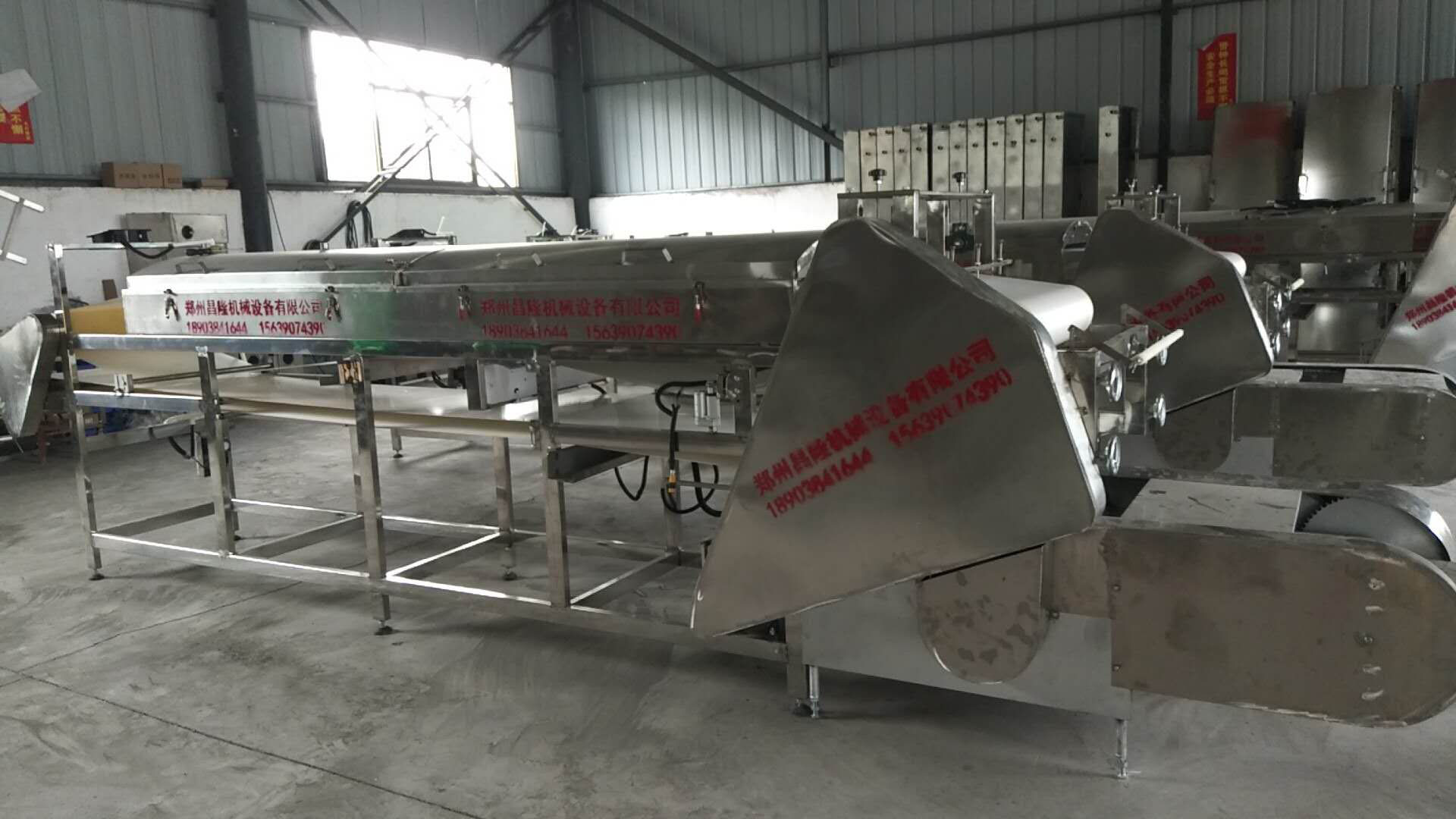 機械接皮機1.jpg 機械接皮機1.jpg