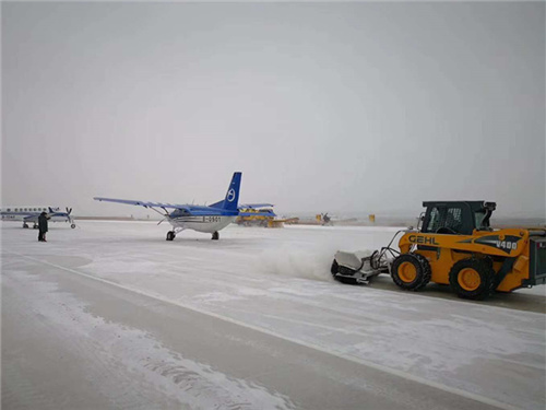 滑移机场除雪.jpg