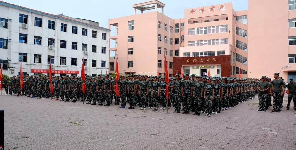 青春无悔，奋力高飞——2018年新生军训纪实|校园新闻-镇平县工艺美术中等职业学校