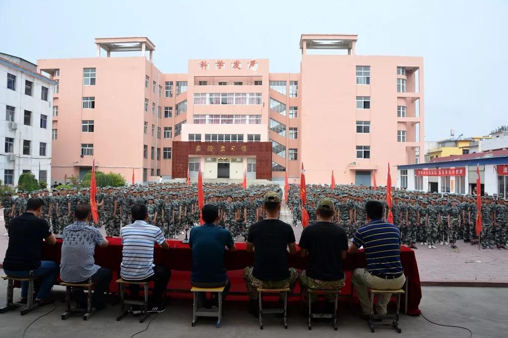 青春无悔，奋力高飞——2018年新生军训纪实|校园新闻-镇平县工艺美术中等职业学校