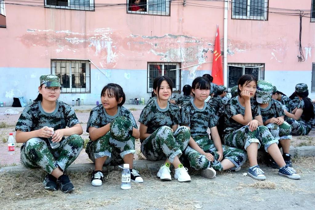 青春无悔，奋力高飞——2018年新生军训纪实|校园新闻-镇平县工艺美术中等职业学校
