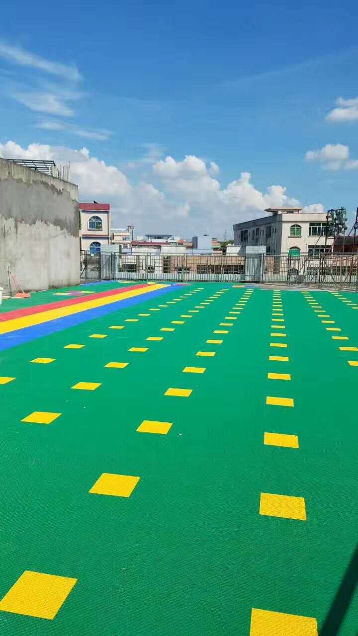 惠州市大亚湾熊猫国际新城学校悬浮式拼装地板.jpg