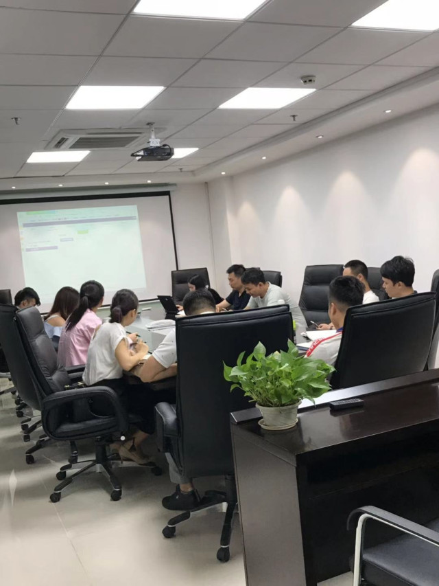 励销CRM培训学习会议|迪升动态-广州全民直播app技术有限公司
