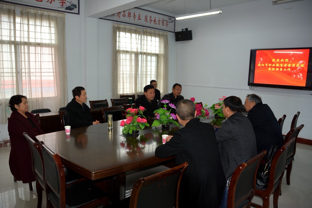 安阳市职业教育考察团莅临我校指导工作|校园新闻-镇平县工艺美术中等职业学校