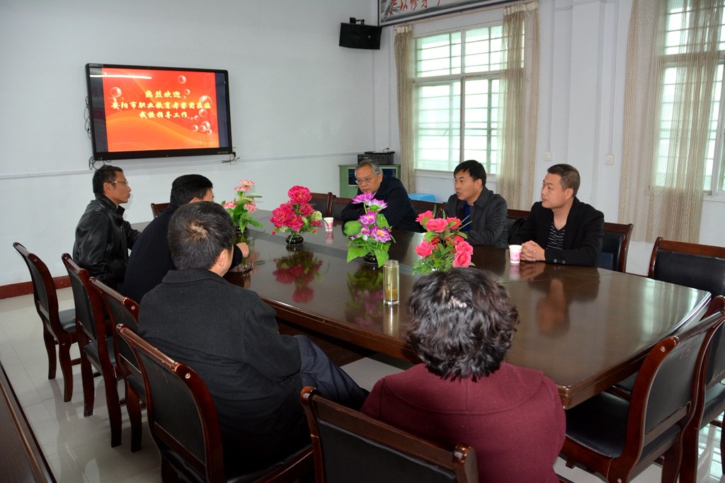 安阳市职业教育考察团莅临我校指导工作|校园新闻-镇平县工艺美术中等职业学校