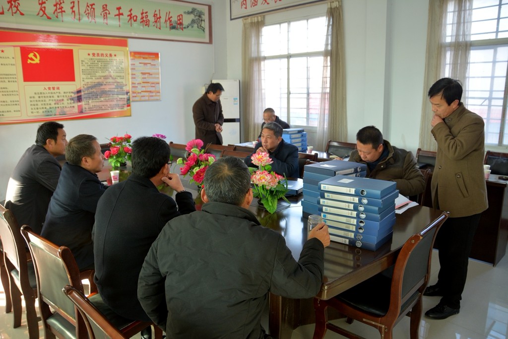 河南省教育厅职业教育扶贫调研组莅临我校指导工作|校园新闻-镇平县工艺美术中等职业学校