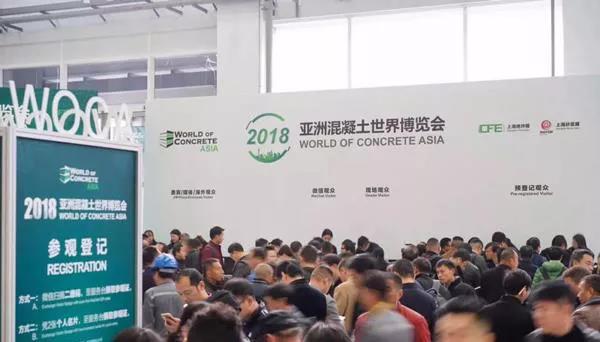 参展人员鱼贯而入.jpg 参展人员鱼贯而入.jpg
