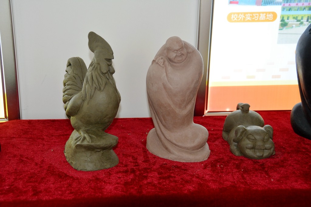 镇平县工艺美术中等职业学校