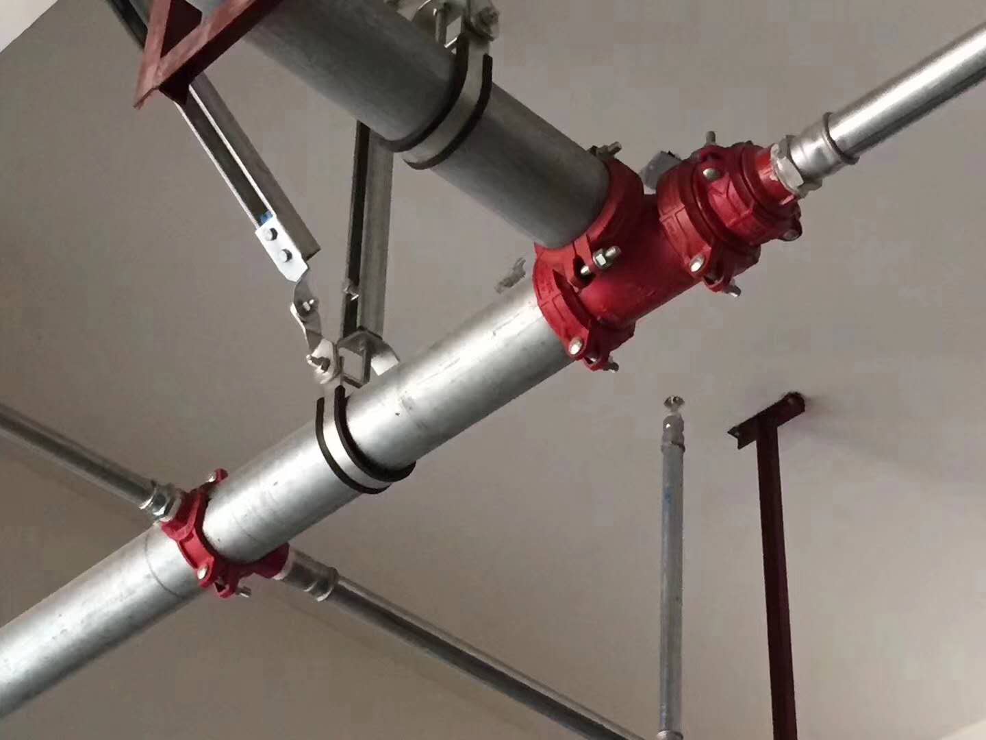 抗震支吊架