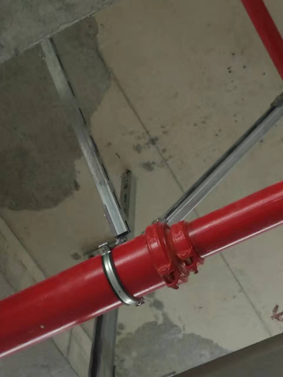 抗震支吊架