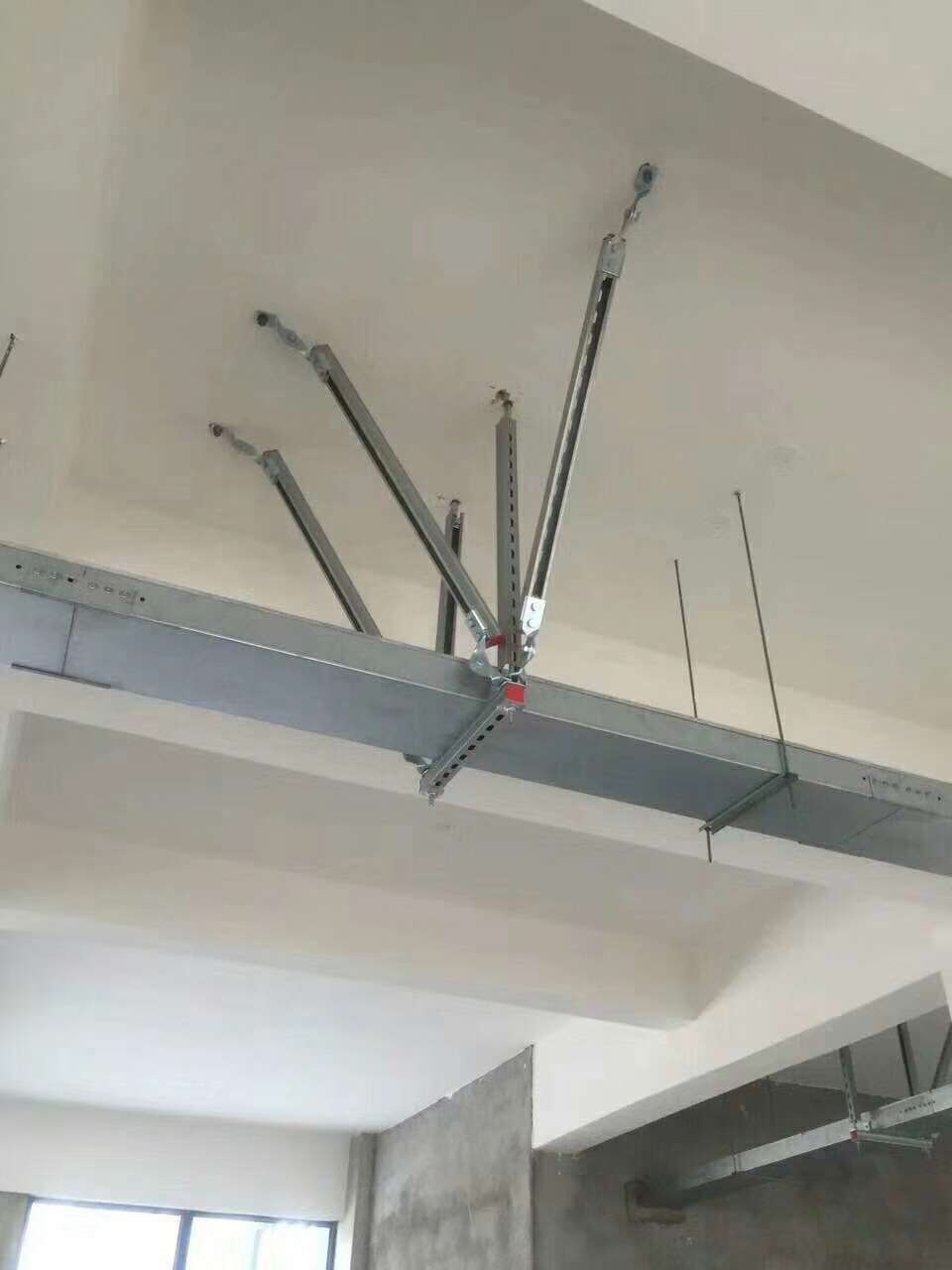 抗震支吊架