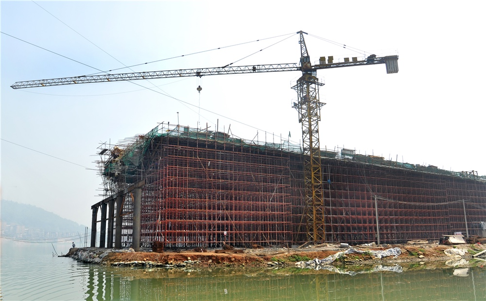中铁八局泉三高速台江大桥施工项目