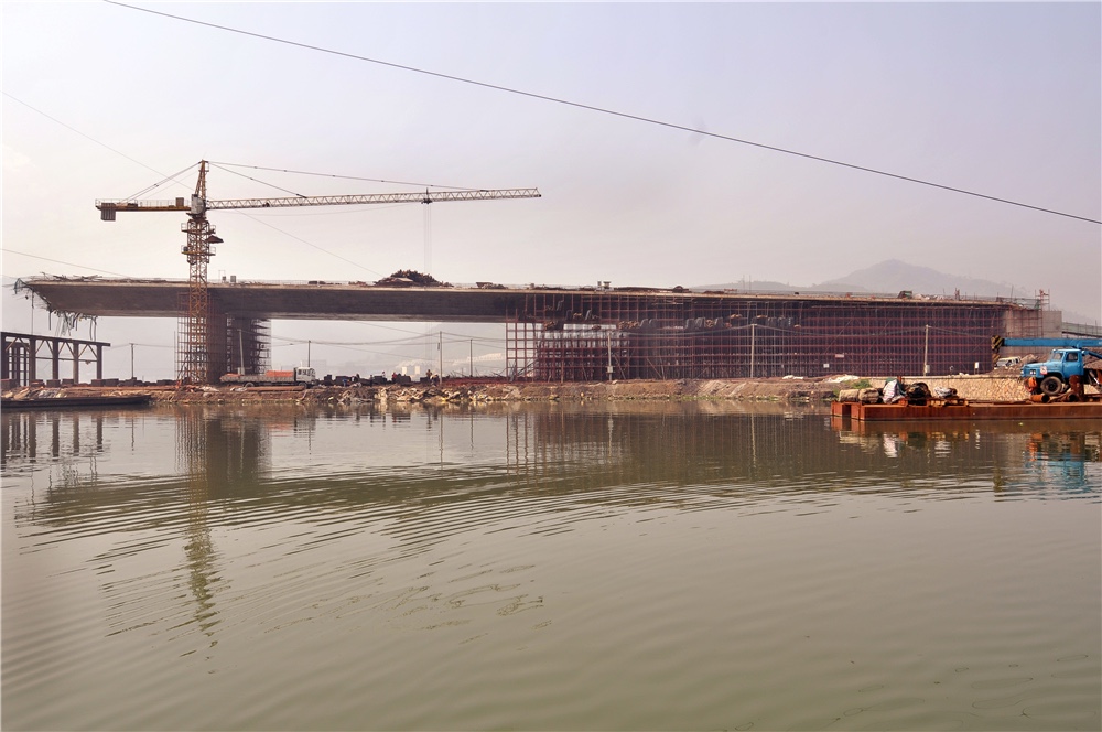 中铁八局泉三高速台江大桥施工项目