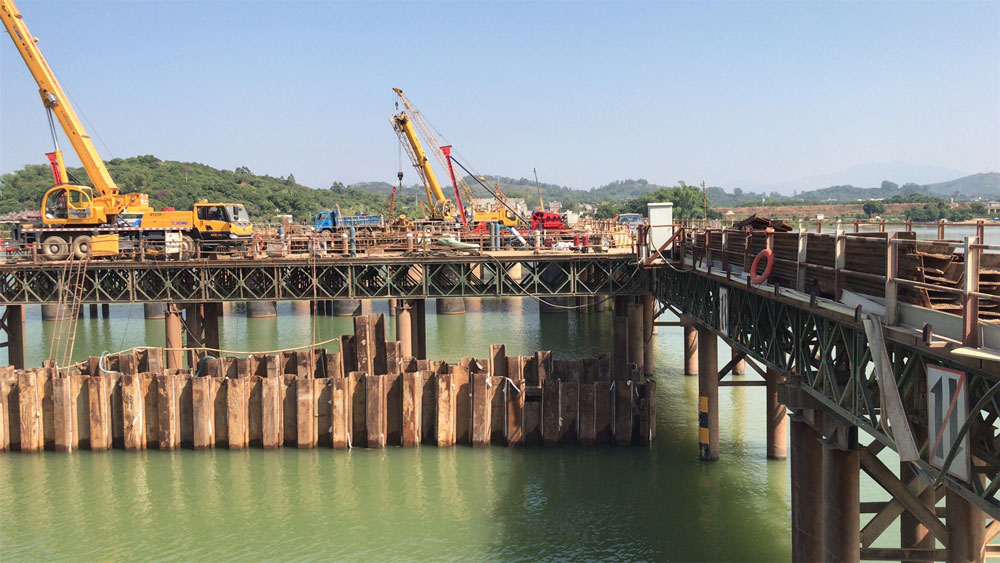 中铁北京工程局第1工程有限公司国省干线联十一线龙文段项目钢板桩围堰施工工程