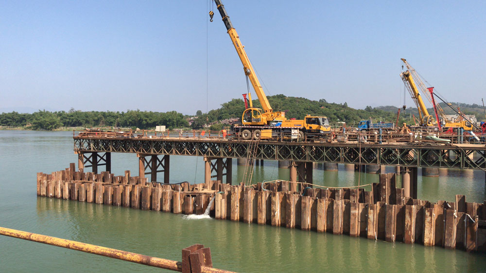 中铁北京工程局第1工程有限公司国省干线联十一线龙文段项目钢板桩围堰施工工程