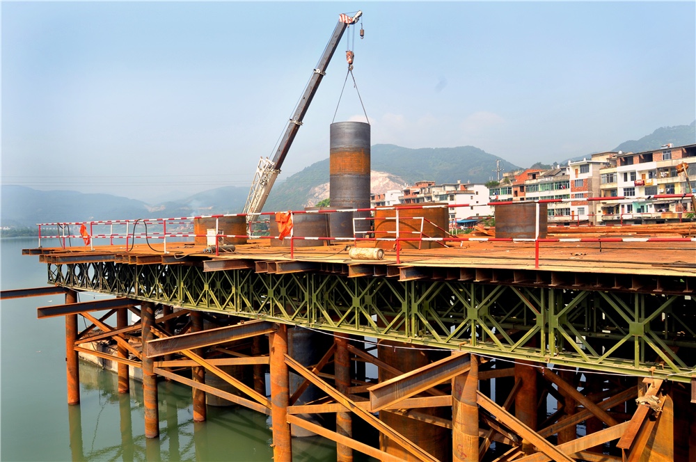 中铁十局向莆铁路沙溪特大桥钢栈桥施工工程