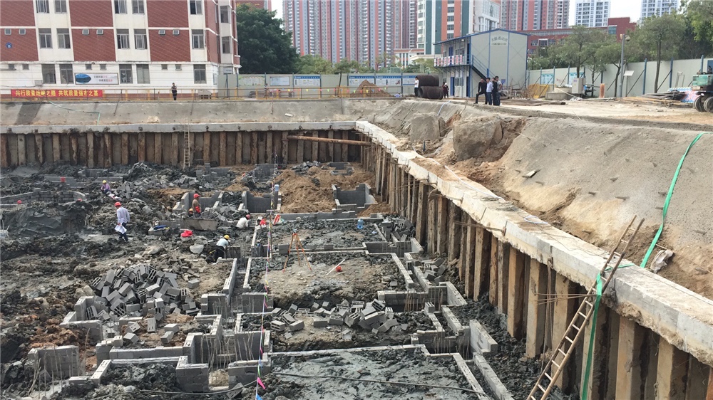 泉发建设泉州第十一中学钢板桩施工工程